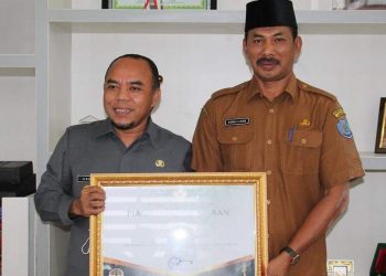 Pemkab Labuhanbatu Terima Nirwasita Tantra Award