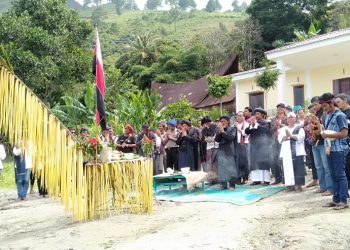"Pangelekan Tao Toba" Ritual Meminta Kebaikan di Danau Toba