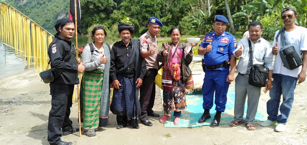 "Pangelekan Tao Toba" Ritual Meminta Kebaikan di Danau Toba