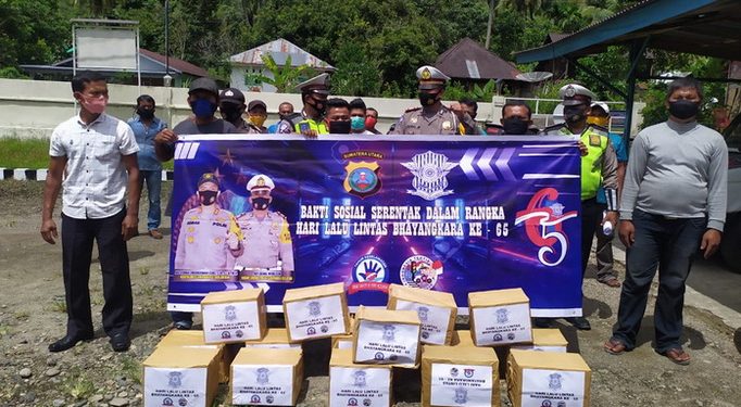 Sambut HUT Lalulintas, Polres Tapsel Gelar Baksos