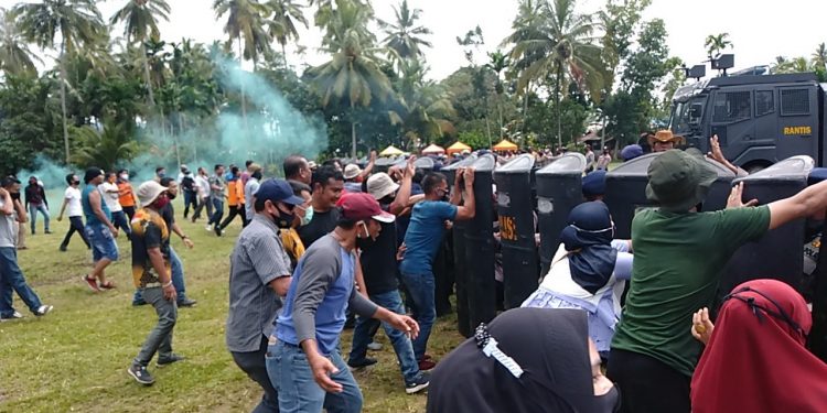 Polres Tapsel dan Yon C Brimobdasu Latihan Simulasi Pengamanan Pilkada Polres Tapsel dan Yon C Brimobdasu Latihan Simulasi Pengamanan Pilkada