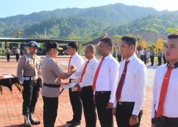 Berhasil Ungkap Kasus di Tapteng, 5 Anggota Polisi Diberi Penghargaan