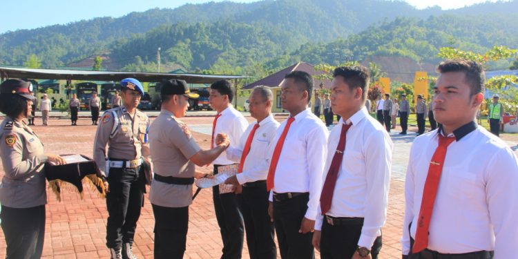 Berhasil Ungkap Kasus di Tapteng, 5 Anggota Polisi Diberi Penghargaan