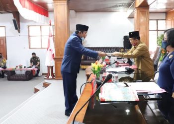 Pemkab Taput Sampaikan Ranperda Tentang Penambahan Penyertaan Modal Pemerintah pada PT. Bank Sumut.