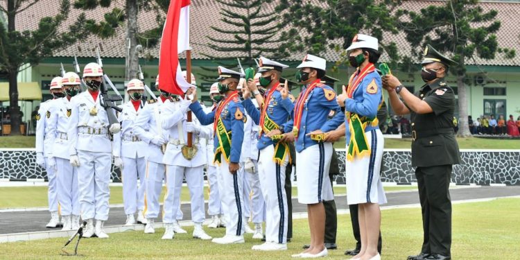 Kepala Staf Angkatan Darat, Jenderal TNI Andika Perkasa Tutup Pendidikan Taruna dan Taruni Akmil Tingkat IV
