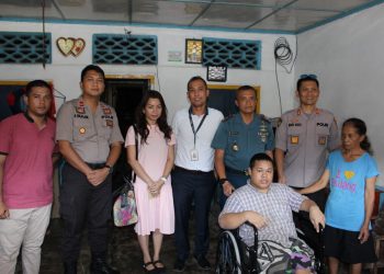 Kapolres Nisel bersama Danlanal Nias serta Kacab BNI Teluk Dalam Bantu Warga Disabilitas