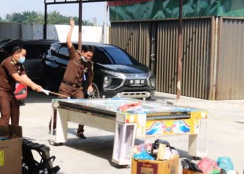 Mesin Judi Tembak Ikan Dirusak di Kejaksaan Negeri Simalungun