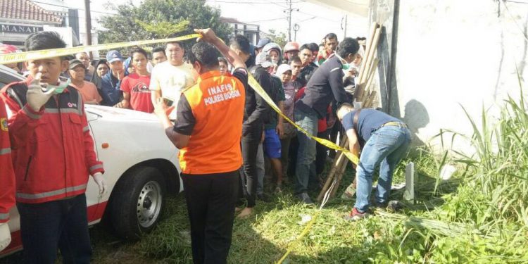 Astaga, Wanita Cantik Setengah Telanjang dengan Bra Hitam ini Ditemukan Tewas di Semak-semak