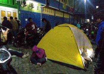 Tekad jadi Driver Gojek Buat Biaya Kuliah, Prana Damanik Bawa Tenda dan Nginap di Halaman Kantor Gojek Siantar