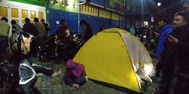 Tekad jadi Driver Gojek Buat Biaya Kuliah, Prana Damanik Bawa Tenda dan Nginap di Halaman Kantor Gojek Siantar