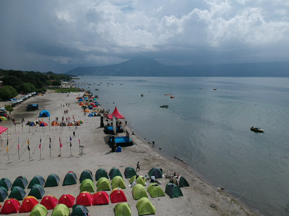 Kemah Lake Toba Film Festival di Samosir Diramaikan Sineas dari Berbagai Penjuru Kemah Lake Toba Film Festival di Samosir Diramaikan Sineas dari Berbagai Penjuru