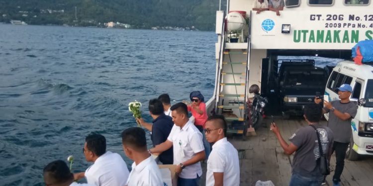 Mengenang Setahun Tragedi Tenggelamnya KM Sinar Bangun di Danau Toba Mengenang Setahun Tragedi Tenggelamnya KM Sinar Bangun di Danau Toba