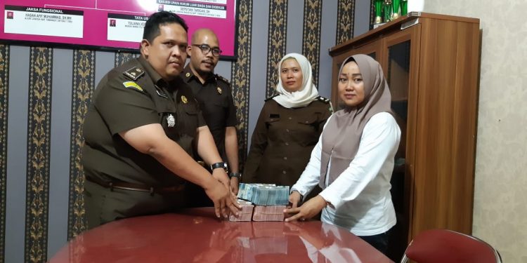 Kejari Labuhanbatu Terima Rp200 Juta Dari Terpidana Korupsi