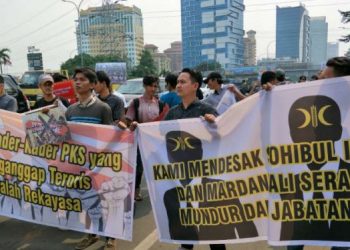 Kantor DPP PKS Digeruduk Massa Gara-gara Pernyataan Sohibul Iman Terkait Peristiwa Rentetan Bom Bunuh Diri