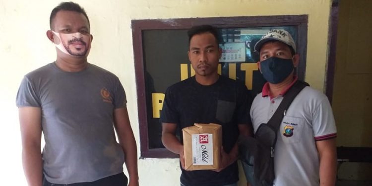 Tertangkap Curi Rokok, Pria asal Batubara ini Diarak ke Kantor Polisi Tertangkap Curi Rokok, Pria asal Batubara ini Diarak ke Kantor Polisi