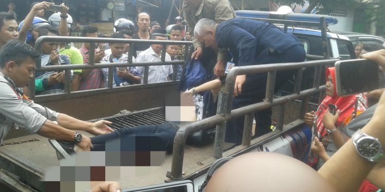 Tragis, Seorang Mahasiswi Tewas Digilas Truk di Jalan H Adam Malik Tragis, Seorang Mahasiswi Tewas Digilas Truk di Jalan H Adam Malik