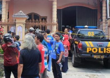 Istri Tewas dengan Luka Leher, Suami Tergantung di Tangga