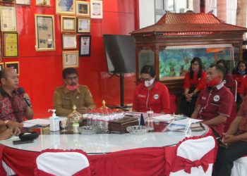 Guru dan tenaga kependidikan honorer non kategori usia 35 tahun di Taput Datangi Bupati dan Sampaikan Terimakasih