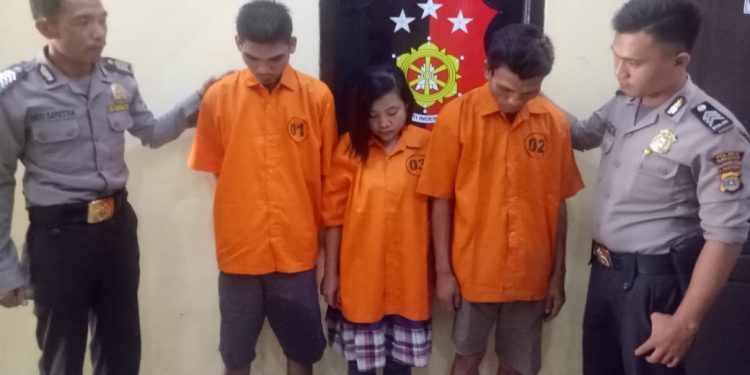Dua Pembobol Rumah Ditangkap Di Kontarakan "Threesome" Dua Pembobol Rumah Ditangkap Di Kontarakan "Threesome"
