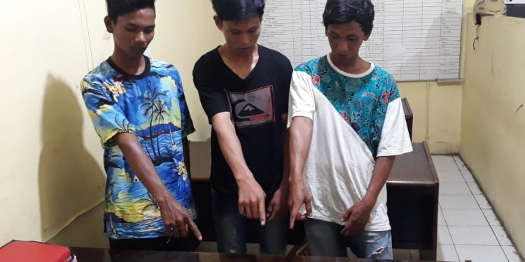 Dari Haranggaol, Tiga Pria Diamankan di Gudang Pakan Ikan Saat Pesta Sabu