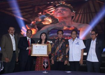 Tiga Menteri Apresiasi “Bali: Beats of Paradise” Karya Livi Zheng