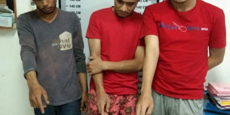 Tiga Pria Terduga Kasus Narkoba Ditangkap dari Jalan Wahidin Tiga Pria Terduga Kasus Narkoba Ditangkap dari Jalan Wahidin