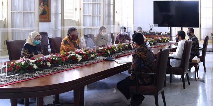 Presiden Jokowi Terima Tim Vaksin Merah Putih di Istana Bogor Presiden Jokowi Terima Tim Vaksin Merah Putih di Istana Bogor
