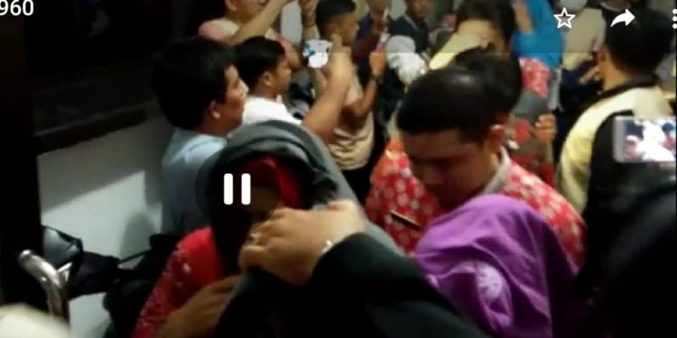 Kantor Badan Pengelola Keuangan Daerah Siantar Mencekam, Belasan Pegawai Diamankan Polisi Kantor Badan Pengelola Keuangan Daerah Siantar Mencekam, Belasan Pegawai Diamankan Polisi