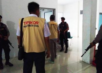 Penyidik Tipikor Poldasu Geledah Kantor DPRD