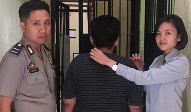 Dilaporkan Tipu Suami Tetangga, Wanita ini Ditangkap Polisi Dilaporkan Tipu Suami Tetangga, Wanita ini Ditangkap Polisi