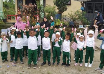 Anak-anak RA Al- Washliyah Wisata Edukasi Peternakan