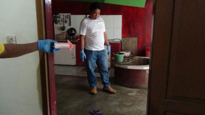 Kejam! Usai Dirampok Nenek Renta 87 Tahun ini Dicampakkan ke Dalam Sumur... Kejam! Usai Dirampok Nenek Renta 87 Tahun ini Dicampakkan ke Dalam Sumur...