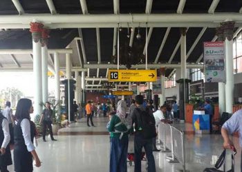 Heboh! TKW Cantik Hongkong Jadi Rebutan Saat Mudik. Dua Pria yang Mengaku Suaminya Adu Jotos di Bandara