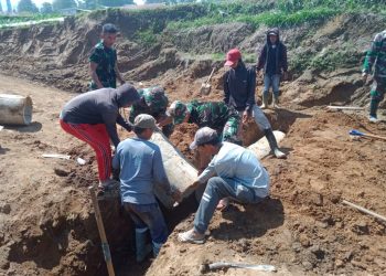 Kapendam I/BB : TMMD Kodim 0307/Tanah Datar Bangkitkan Kembali Semangat Gotong Royong Masyarakat yang Nyaris Pudar