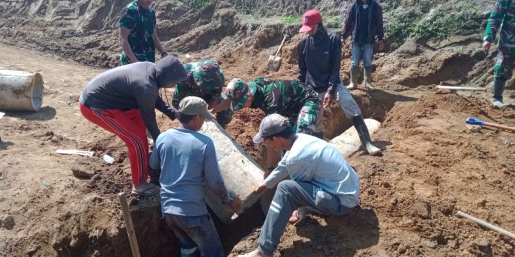 Kapendam I/BB : TMMD Kodim 0307/Tanah Datar Bangkitkan Kembali Semangat Gotong Royong Masyarakat yang Nyaris Pudar