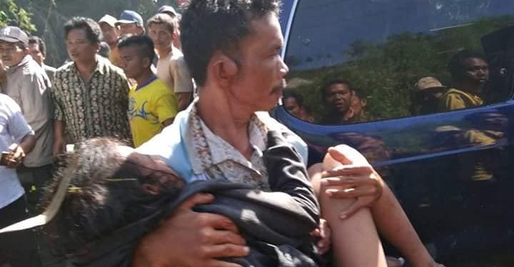 Mobil Rombongan Pesta Masuk Jurang di Tobasa Mobil Rombongan Pesta Masuk Jurang di Tobasa