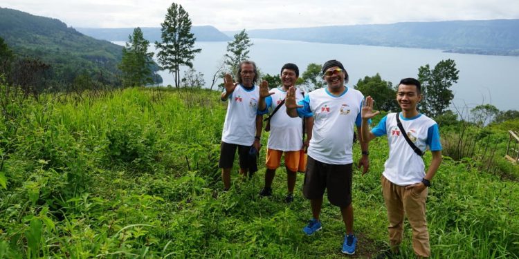Togu Simorangkir Berjalan Kaki 305 Km Kelilingi Danau Toba demi Galang Dana Pendidikan