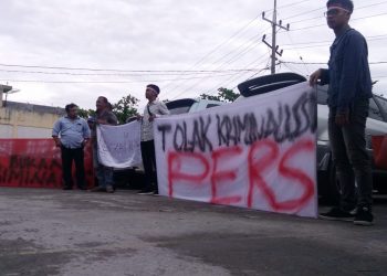 Sidang Pra Peradilan ' Kriminalisasi Pers ' Diwarnai Aksi Unjuk Rasa Aliansi Jurnalis Siantar Simalungun