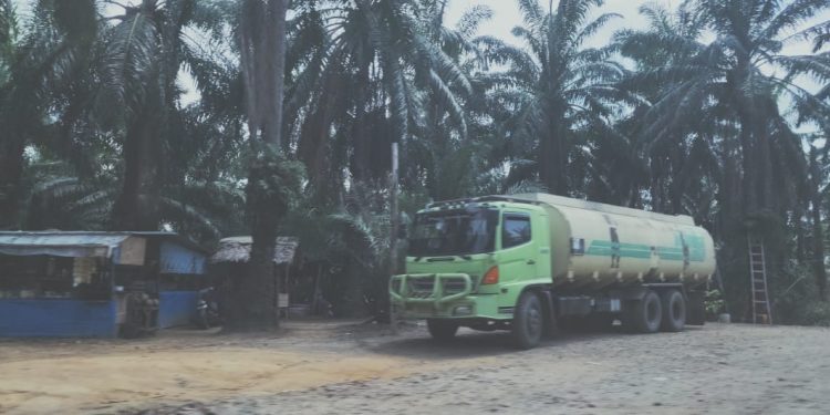 500 Meter dari Mapolsek, Penampungan CPO Ilegal Bebas Beroperasi di Labusel 500 Meter dari Mapolsek, Penampungan CPO Ilegal Bebas Beroperasi di Labusel