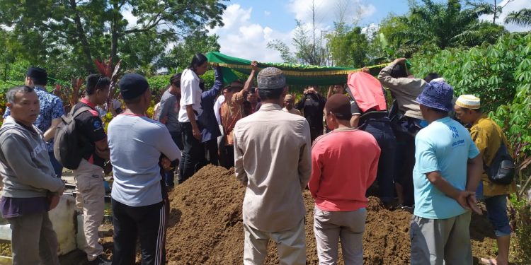 Sri Wati Korban Banjir di Simalungun Dimakamkan Hari Ini Sri Wati Korban Banjir di Simalungun Dimakamkan Hari Ini