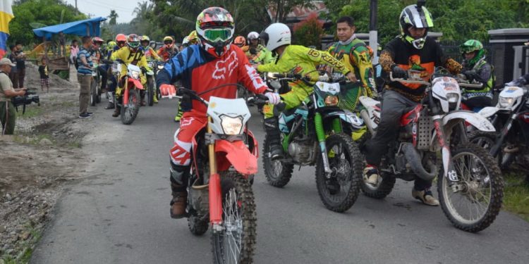 Trabas Bareng Gama Trail Adventure, Pangdam I/BB Serahkan Bantuan ke Masjid dan Warga di Desa Namo Terasi Trabas Bareng Gama Trail Adventure, Pangdam I/BB Serahkan Bantuan ke Masjid dan Warga di Desa Namo Terasi