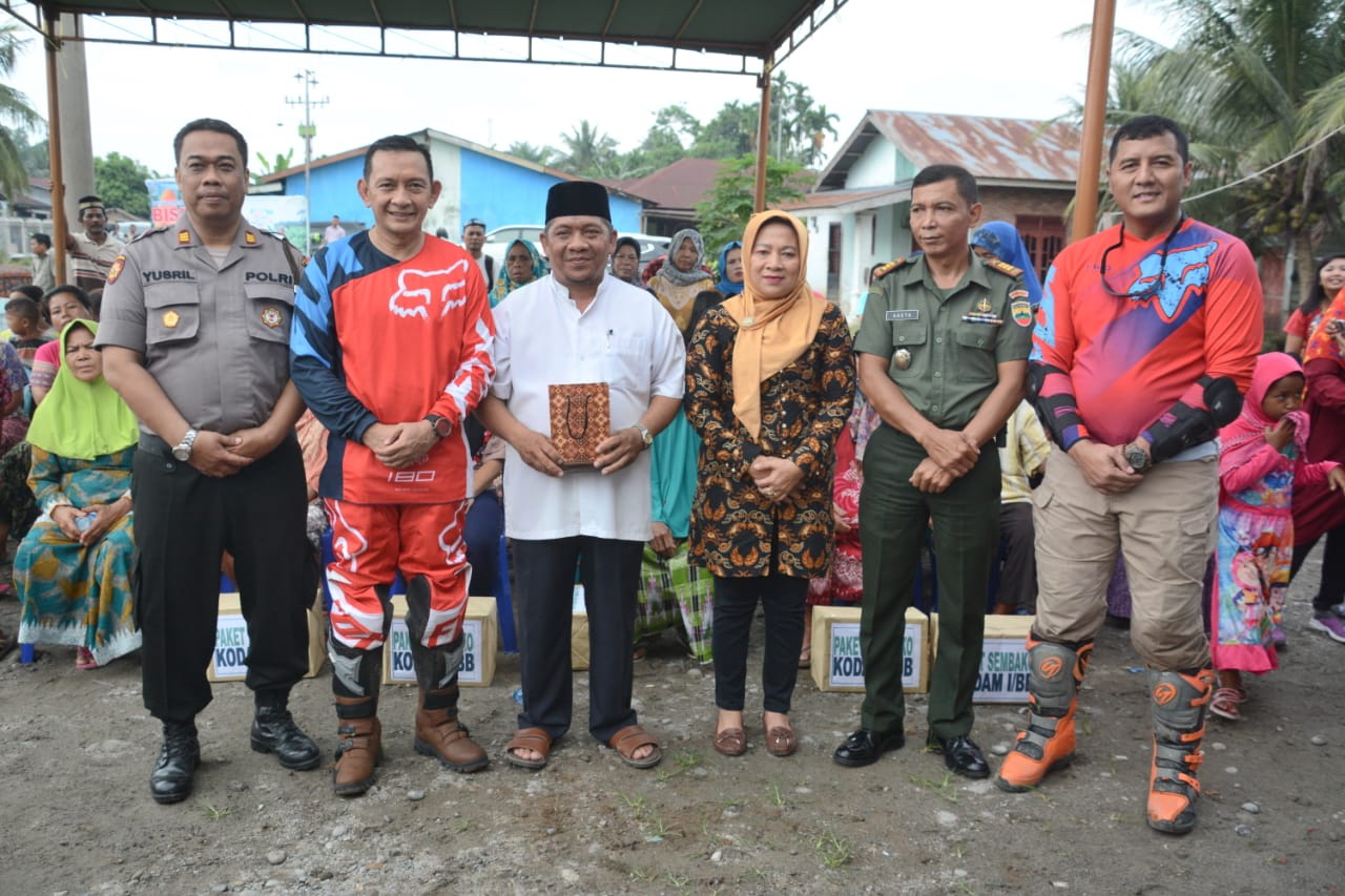 Trabas Bareng Gama Trail Adventure, Pangdam I/BB Serahkan Bantuan ke Masjid dan Warga di Desa Namo Terasi Trabas Bareng Gama Trail Adventure, Pangdam I/BB Serahkan Bantuan ke Masjid dan Warga di Desa Namo Terasi