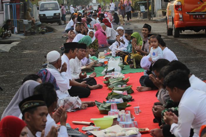 Tiga Daerah di Indoneasia ini Punya Cara Unik Sambut Tahun Baru Islam Tiga Daerah di Indoneasia ini Punya Cara Unik Sambut Tahun Baru Islam