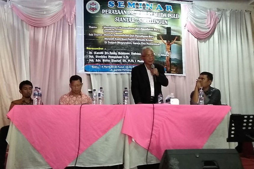 Diundang dalam Seminar dan Diskusi Pemuda PGLII Siantar-Simalungun, Teddy Robinson Siahaan (TRS) Memotivasi Pemuda