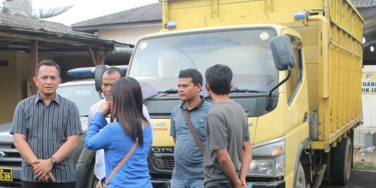 Polres Dairi Amankan Satu Unit Mobil Pengangkut Kerbau Curian Polres Dairi Amankan Satu Unit Mobil Pengangkut Kerbau Curian