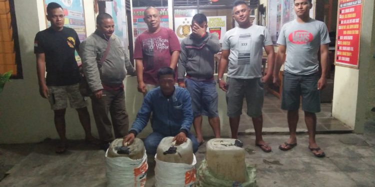 Polsek Lolowau Polres Nias Selatan Gagalkan Peredaran 105 Liter Tuak Suling Polsek Lolowau Polres Nias Selatan Gagalkan Peredaran 105 Liter Tuak Suling