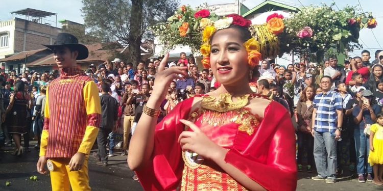 Ribuan Pengunjung Tumpah di Festival Bunga dan Buah 2019 Ribuan Pengunjung Tumpah di Festival Bunga dan Buah 2019