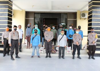 Polres Sergai Berikan Bantuan Paket Sembako Kepada Warga Tuna Rungu