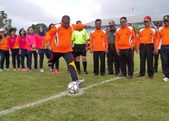 Diikuti 17 Tim, AKBP M Liberty Panjaitan Buka Turnamen Sepakbola di Balata