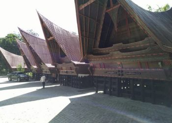 Dukung Pariwisata Toba, Perantau Samosir Revitalisasi Rumah Adat